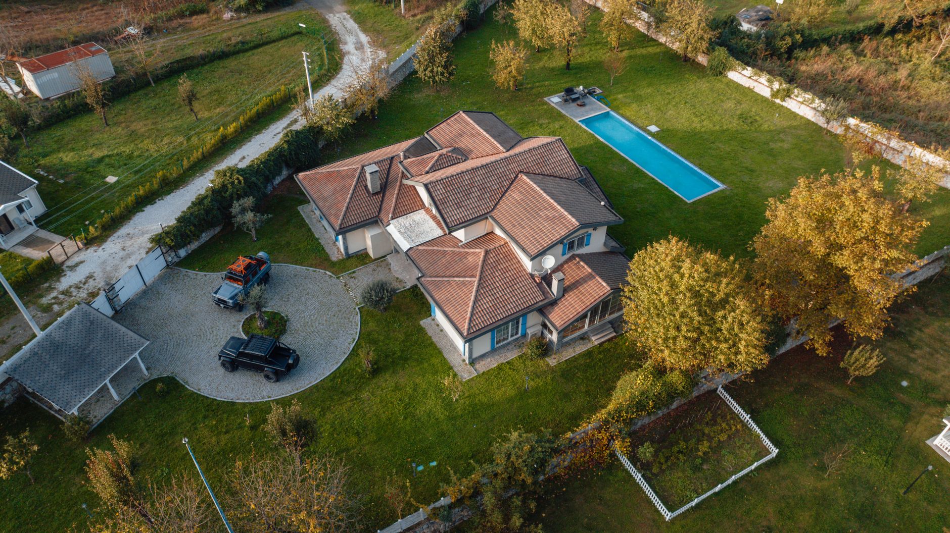 Drone view of a spacious modern house with a pool, set in rural İzmit, Turkey.